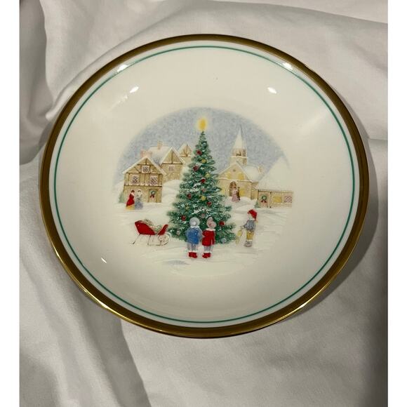 Good Condition, original box, Mikasa bone china Merry Christmas Sweet Dish - Picture 1 of 4